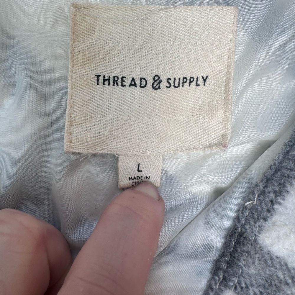 Thread & supply flannel shacket Size L. Great Condition - Picture 4 of 8